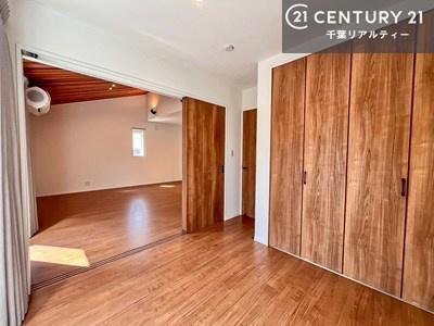 �q������ ���[�X�y�[�X�����t���Ă���̂ŁA�}�ȗ��q���ł��U�炩��������������T�b�ƕЂÂ����đ�ϕ֗��ł��I�ǖʂ��L�X���Ă���̂ŁA�׋�����x�b�h�̒u����ɍ���܂���I