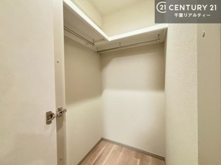 ���[ �E�H�[�N�C���N���[�[�b�g�t���ł��B��������̂��m���Ȃǂ����[���Ă��������ł��ˁI���ɂ���@�������ȂǋG�ߕ��̑傫�ȉƓd�����[�ł��܂��B