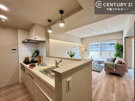 �L�b�`�� ��l�C�̑Ζʎ��V�X�e���L�b�`�����̗p���Ă��܂��I���Ƒ��̃R�~���j�P�[�V���������R�Ƒ�����݌v�ł��B
���q�l�ɂ��ڂ��͂��̂Ŋ������ł��ˁB�L�X�g���ĉ��K�ɍ�Ƃ��i�݂܂��B