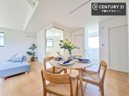 ���r���O �D�����z���܂肪���r���O����ł���ċ��S�n�̗ǂ���Ԃ����o���Ă���܂��I
���R�ƉƑ����W����b��������S�n�悢��ԁI