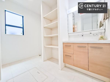 ���ʑ�E���ʏ� �O�ʋ��d�l�̐��ʏ��́A�g�����Ȃ݂����₷������I���͎��[�ɂȂ��Ă��܂��B�h���C���[�₨���ϓ����Еt������̂Ő��ʑ������X�b�L���ƌ����邱�Ƃ��o���܂��I