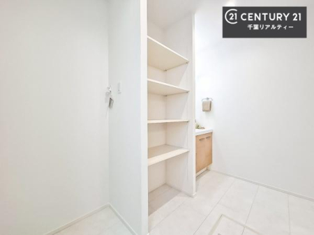 ���[ ���ʏ��ɂ́A���[�X�y�[�X����I�^�I�����܂̃X�g�b�N�̎��[�ɕ֗��I���ʑ���肪�X�b�L���ƕЕt���܂��I