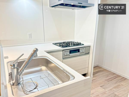 �L�b�`�� ��Ƃ����₷���V�X�e���L�b�`���ł��I���[����������t���Ă���̂ŁA�����X�y�[�X�ɕ���u���Ȃ��čςނ̂ŁA�L�X�g���āA���K�ɍ�Ƃ��ł��܂��I