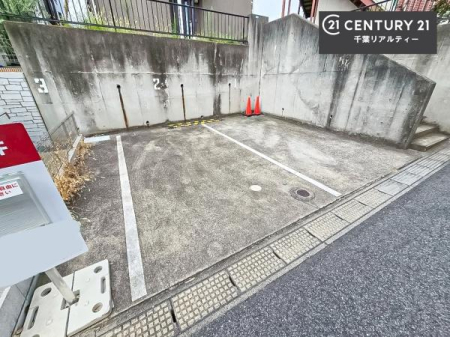 ���ԏ� ���ԃX�y�[�X��2�䕪����܂��I�Z�J���h�J�[�͂������A�o�C�N�⎩�]�ԂȂǂ��u���ꏊ�ɍ���܂���B