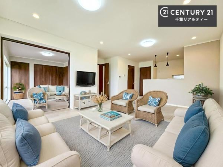 ���r���O �Ƌ��CG�p�[�X�ł��B�J�����̂���L�XLDK�I�\�t�@�[��_�C�j���O�e�[�u����u���Ă������ɂȂ�Ȃ��̂ŉ��K�ɉ߂����܂��I
�R�~���j�P�[�V���������₷�����r���O�ł��I
