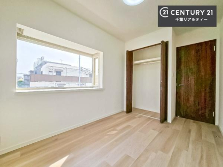 �q������ ���[�X�y�[�X���t���Ă���̂ŁA�}�ȗ��q���ł��U�炩��������������T�b�ƕЂÂ����đ�ϕ֗��ł��I�ǖʂ��L�X���Ă���̂ŁA�׋�����x�b�h�̒u����ɍ���܂���I