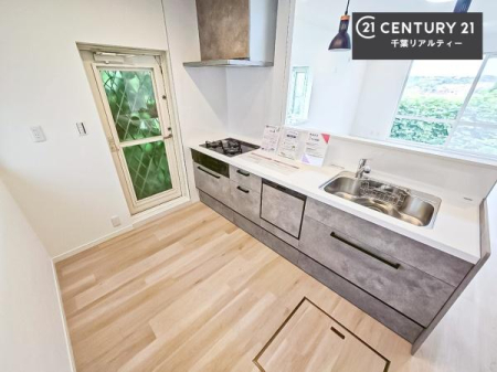 �L�b�`�� �L�b�`���̉��ɂ́A������t���I�ꎞ�I�ɂ��܂����S�~���O�֏o���Ă��������ł���̂Ŏ����͏L�����[�������q���I�I