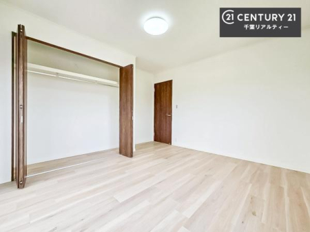 �q������ ���[�X�y�[�X���t���Ă���̂ŁA�}�ȗ��q���ł��U�炩��������������T�b�ƕЂÂ����đ�ϕ֗��ł��I�ǖʂ��L�X���Ă���̂ŁA�׋�����x�b�h�̒u����ɍ���܂���I