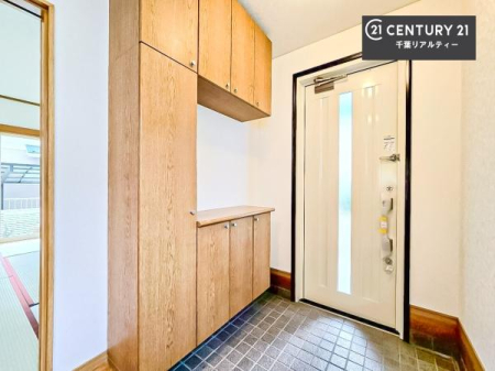 ���� �V���[�Y�{�b�N�X�t���Ȃ̂ŁA���ւ��Еt�����|�������₷���ł��I
�X�b�L���������ւŌ˂��J�����u�ԁA�������̂���S�n������Ԃ��o�}���Ă���܂��B
