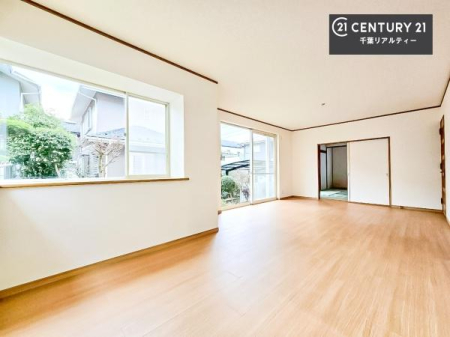 ���r���O �D�����z���܂肪���r���O����ł���ċ��S�n�̗ǂ���Ԃ����o���Ă���܂��I
���났�̎��Ԃ��߂����܂��I