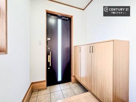 ���� �V���[�Y�{�b�N�X�t���Ȃ̂ŁA���ւ��Еt�����|�������₷���ł��I
�X�b�L���������ւŌ˂��J�����u�ԁA�������̂���S�n������Ԃ��o�}���Ă���܂��B