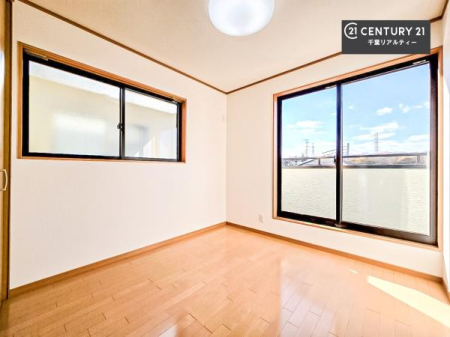 �Q�� �o���R�j�[�ɖʂ��Ă���m���ł��B���邭�����肪����A���C����������ł��܂��I���N���āA�O�ɏo�Ĕw�L�т����[�ċz�����ǂ������}������邱�Ƃ��ł��܂��B