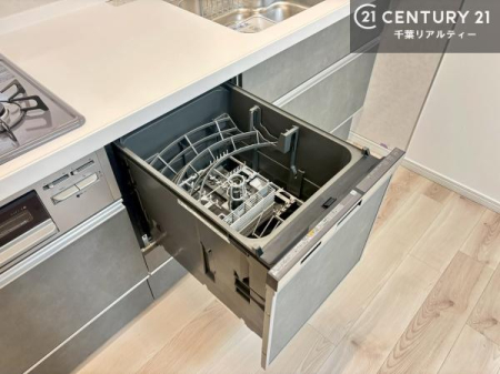 �L�b�`�� �H��@�t���̃L�b�`���ł��I�Z���������r��h�~�Ƃ��đ�ϊ��􂷂�֗��Ȏd�l�ł��I�r���g�C���Ȃ̂ŃL�b�`���̏ꏊ����炸�����X�y�[�X���L���g�����Ƃ��o���܂��I