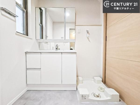 ���ʑ�E���ʏ� �O�ʋ��d�l�̐��ʏ��́A�g�����Ȃ݂����₷������I���͎��[�ɂȂ��Ă��܂��B�h���C���[�₨���ϓ����Еt������̂Ő��ʑ������X�b�L���ƌ����邱�Ƃ��o���܂��I