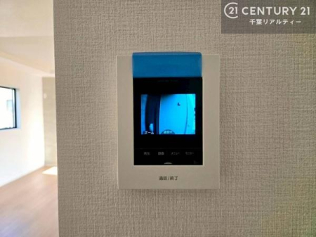 ���̑����� TV���j�^�[�t���C���^�[�z��������A�K��҂��f���Ŋm�F���Ă���Ή��ł��邽�߁A�h�Ɩʂ����S�ł��B���q�l�̂�����Ԏ��ɂ��S�����A���Ƒ��̈��S�E���S�ȕ�炵���T�|�[�g���܂��B