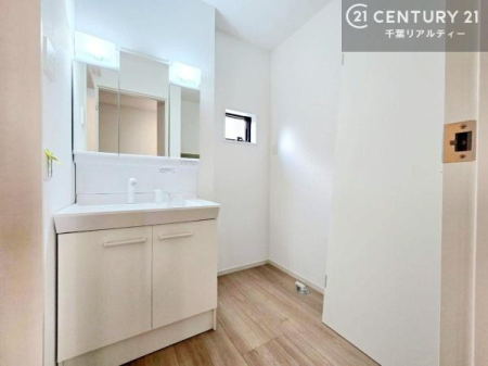 ���ʑ�E���ʏ� �O�ʋ��d�l�̐��ʏ��́A�g�����Ȃ݂����₷������I���͎��[�ɂȂ��Ă��܂��B�h���C���[�₨���ϓ����Еt������̂Ő��ʑ������X�b�L���ƌ����邱�Ƃ��o���܂��I