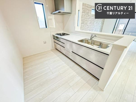 �L�b�`�� ��Ƃ肠�钲���X�y�[�X�ō�Ƃ����₷�����K�ȃL�b�`���ł��I
���q�l�ƈꏏ�ɂ��َq������y���߂�L�X�X�y�[�X�ł��B�y�����������ԂɂȂ肻���ł��ˁI