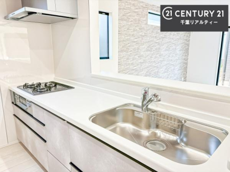 �L�b�`�� ��l�C�̑Ζʎ��V�X�e���L�b�`�����̗p���Ă��܂��I���Ƒ��̃R�~���j�P�[�V���������R�Ƒ�����݌v�ł��B
���q�l�ɂ��ڂ��͂��̂Ŋ������ł��ˁB�H���t���Ŗ����̉Ǝ����X���[�Y�ɁI