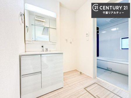 ���ʑ�E���ʏ� �O�ʋ��d�l�̐��ʏ��́A�g�����Ȃ݂����₷������I���͎��[�ɂȂ��Ă��܂��B�h���C���[�₨���ϓ����Еt������̂Ő��ʑ������X�b�L���ƌ����邱�Ƃ��o���܂��I