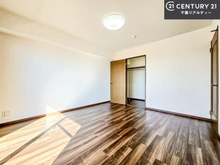 �q������ ���[�X�y�[�X���t���Ă���̂ŁA�}�ȗ��q���ł��U�炩��������������T�b�ƕЂÂ����đ�ϕ֗��ł��I�ǖʂ��L�X���Ă���̂ŁA�׋�����x�b�h�̒u����ɍ���܂���I