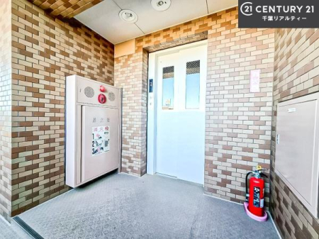 ���̑����p�� �G���x�[�^�[�����̃}���V�����ŁA�d���ו���x�r�[�J�[�̈ړ������K�B�����̐��������X���[�Y�ɂȂ�܂��B