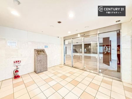 �G���g�����X �I�[�g���b�N�t���ŕs�R�҂̐N����h���A�Ƒ��̈��S�������S�݌v�B�����̕�炵�ɂ�Ƃ���v���X���܂��B