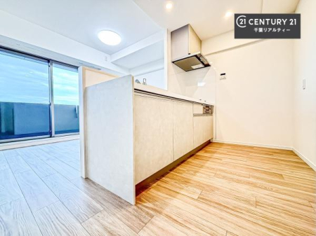 �L�b�`�� ��Ƃ肠�钲���X�y�[�X�ō�Ƃ����₷�����K�ȃL�b�`���ł��I
���q�l�ƈꏏ�ɂ��َq������y���߂�L�X�X�y�[�X�ł��B�y�����������ԂɂȂ肻���ł��ˁI