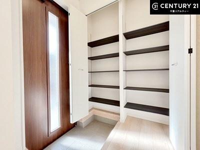 ���� ���֎��[���[�����Ă���̂ŁA���֎��肪�X�b�L���Еt�����q���ɌC�̒u����ɍ���܂���I