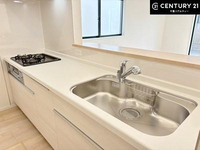 �L�b�`�� ��l�C�̑Ζʎ��V�X�e���L�b�`�����̗p���Ă��܂��I���Ƒ��̃R�~���j�P�[�V���������R�Ƒ�����݌v�ł��B
���q�l�ɂ��ڂ��͂��̂Ŋ������ł��ˁB�L�X�g���ĉ��K�ɍ�Ƃ��i�݂܂��I