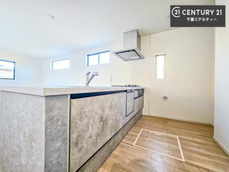 �L�b�`�� ��Ƃ肠�钲���X�y�[�X�ō�Ƃ����₷�����K�ȃL�b�`���ł��I
���q�l�ƈꏏ�ɂ��َq������y���߂�L�X�X�y�[�X�ł��B�y�����������ԂɂȂ肻���ł��ˁI