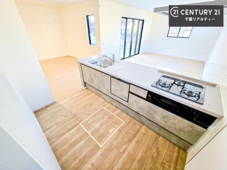 �L�b�`�� ��l�C�̑Ζʎ��V�X�e���L�b�`�����̗p���Ă��܂��I���Ƒ��̃R�~���j�P�[�V���������R�Ƒ�����݌v�ł��B
���q�l�ɂ��ڂ��͂��̂Ŋ������ł��ˁB�L�X�g���ĉ��K�ɍ�Ƃ��i�݂܂��B