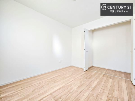 �q������ ���[�X�y�[�X���������Ă���A�ߗނ₨������A�w�p�i�Ȃǂ��������萮���ł��܂��B���������L���g���邽�߁A���K�Ő������Z��Ԃ��������܂��B