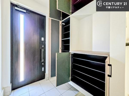 ���� �V���[�Y�{�b�N�X�t���Ȃ̂ŁA���ւ��Еt�����|�������₷���ł��I
�X�b�L���������ւŌ˂��J�����u�ԁA�������̂���S�n������Ԃ��o�}���Ă���܂��B

