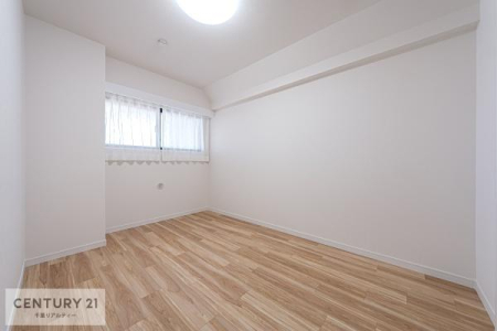 �Q�� �D���������������ޗm���́A���̖ڊo�߂��C�������ǂ������ł��ˁB���������Ԃ��������Ɖ߂������Ƃ��ł��܂��B
�D�����F�����̃t���[�����O���ǂ�ȉƋ�ɂ��}�b�`���܂��I