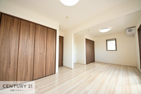 �q������ ���C�t�X�^�C���ɂɍ��킹��2�����ɕ����邱�Ƃ��\�ł��I
���[�X�y�[�X���[�����Ă��܂��B