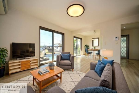 ���r���O �Ƌ��CG�p�[�X�ł��B��؂ȉƑ����W�܂邩�炱��LDK�ɂ͂�����肽���B
�q�����������C�ɏ΂��Ȃ��瑖�����Ă���p�����������u�L���Ƃɂ��ėǂ������v�Ǝv���u�Ԃł��B