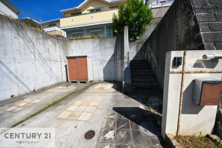 ���ԏ� ���ԃX�y�[�X��2�䕪����܂��I�Z�J���h�J�[�͂������A�o�C�N�⎩�]�ԂȂǂ��u���ꏊ�ɍ���܂���B