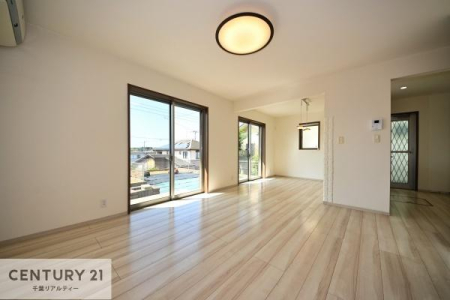 ���r���O �J�����̂���L�XLDK�I�\�t�@�[��_�C�j���O�e�[�u����u���Ă������ɂȂ�Ȃ��̂ŉ��K�ɉ߂����܂��I�R�~���j�P�[�V���������₷�����r���O�ł��I