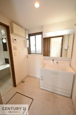 ���ʑ�E���ʏ� �O�ʋ��d�l�̐��ʏ��́A�g�����Ȃ݂����₷������I���͎��[�ɂȂ��Ă��܂��B�h���C���[�₨���ϓ����Еt������̂Ő��ʑ������X�b�L���ƌ����邱�Ƃ��o���܂��I