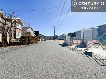 �O�ʓ��H�܂ތ��n�ʐ^ �O�ʓ��H�͍L�X���Ă���̂ŎԂ̎Ԍɓ��ꂪ���₷���ł��I