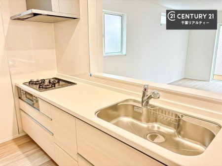 �L�b�`�� ���C�h�ȃV���N�ł��ˁI�������˂ɂ������������₷���Ǝ����y�X�d�l�̃V�X�e���L�b�`���ł��I
�f�U�C�����Ƌ@�\�������˂��L�b�`���Ő�����������܂��ˁI