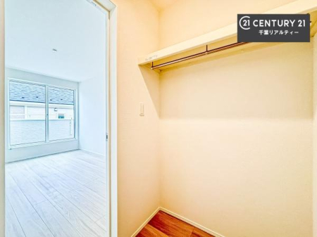 �m�� ���[�X�y�[�X�����Ă��܂��I�������X�b�L�����ڂ��鎖���ł��܂��ˁB
�Ƌ��I�΂Ȃ��V���v���ȃf�U�C���ׁ̈A�Ƌ��I�΂����C�ɓ���̋�ԍ�肪�ł������ł��ˁB