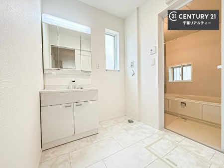 ���ʑ�E���ʏ� �O�ʋ��d�l�̐��ʏ��́A�g�����Ȃ݂����₷������I���͎��[�ɂȂ��Ă��܂��B�h���C���[�₨���ϓ����Еt������̂Ő��ʑ������X�b�L���ƌ����邱�Ƃ��o���܂��I