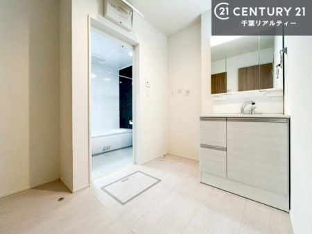 ���ʑ�E���ʏ� �O�ʋ��d�l�̐��ʏ��́A�g�����Ȃ݂����₷������I���͎��[�ɂȂ��Ă��܂��B�h���C���[�₨���ϓ����Еt������̂Ő��ʑ������X�b�L���ƌ����邱�Ƃ��o���܂��I