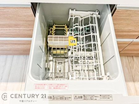 �L�b�`�� �H��@�t���̃L�b�`���ł��I�Z���������r��h�~�Ƃ��đ�ϊ��􂷂�֗��Ȏd�l�ł��I�r���g�C���Ȃ̂ŃL�b�`���̏ꏊ����炸�����X�y�[�X���L���g�����Ƃ��o���܂��I