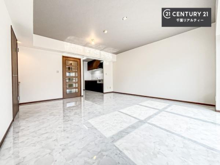 ���r���O �D�����z���܂肪���r���O����ł���ċ��S�n�̗ǂ���Ԃ����o���Ă���܂��I
���R�ƉƑ����W����b��������S�n�悢��ԁI