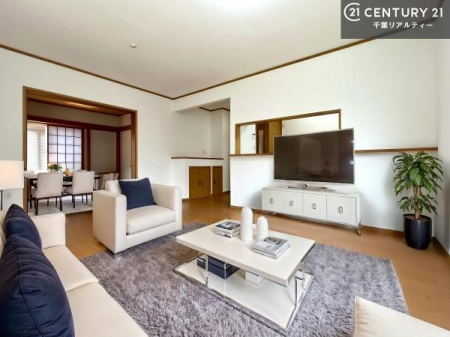 ���r���O �Ƌ��CG�p�[�X�ł��B�J�����̂���L�XLDK�I�\�t�@�[��_�C�j���O�e�[�u����u���Ă������ɂȂ�Ȃ��̂ŉ��K�ɉ߂����܂��I
�R�~���j�P�[�V���������₷�����r���O�ł��I