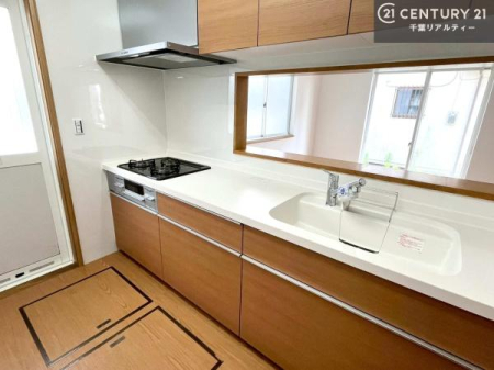 �L�b�`�� ��Ƃ肠�钲���X�y�[�X�ō�Ƃ����₷�����K�ȃL�b�`���ł��I
���q�l�ƈꏏ�ɂ��َq������y���߂�L�X�X�y�[�X�ł��B�y�����������ԂɂȂ肻���ł��ˁI