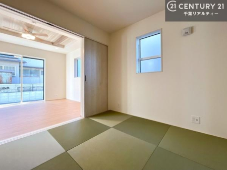 �a�� ���r���O�Ɨאڂ����a���ł��I�Ǝ��̋x�e�X�y�[�X��L�b�Y�X�y�[�X�Ƃ��Ċ��p����̂��悳�����ł��ˁI
�a���̎g�����͖�����I���[�X�y�[�X�������Ղ�ł��I