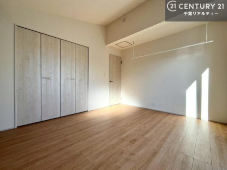 �q������ ���[�X�y�[�X���t���Ă���̂ŁA�}�ȗ��q���ł��U�炩��������������T�b�ƕЂÂ����đ�ϕ֗��ł��I�ǖʂ��L�X���Ă���̂ŁA�׋�����x�b�h�̒u����ɍ���܂���I